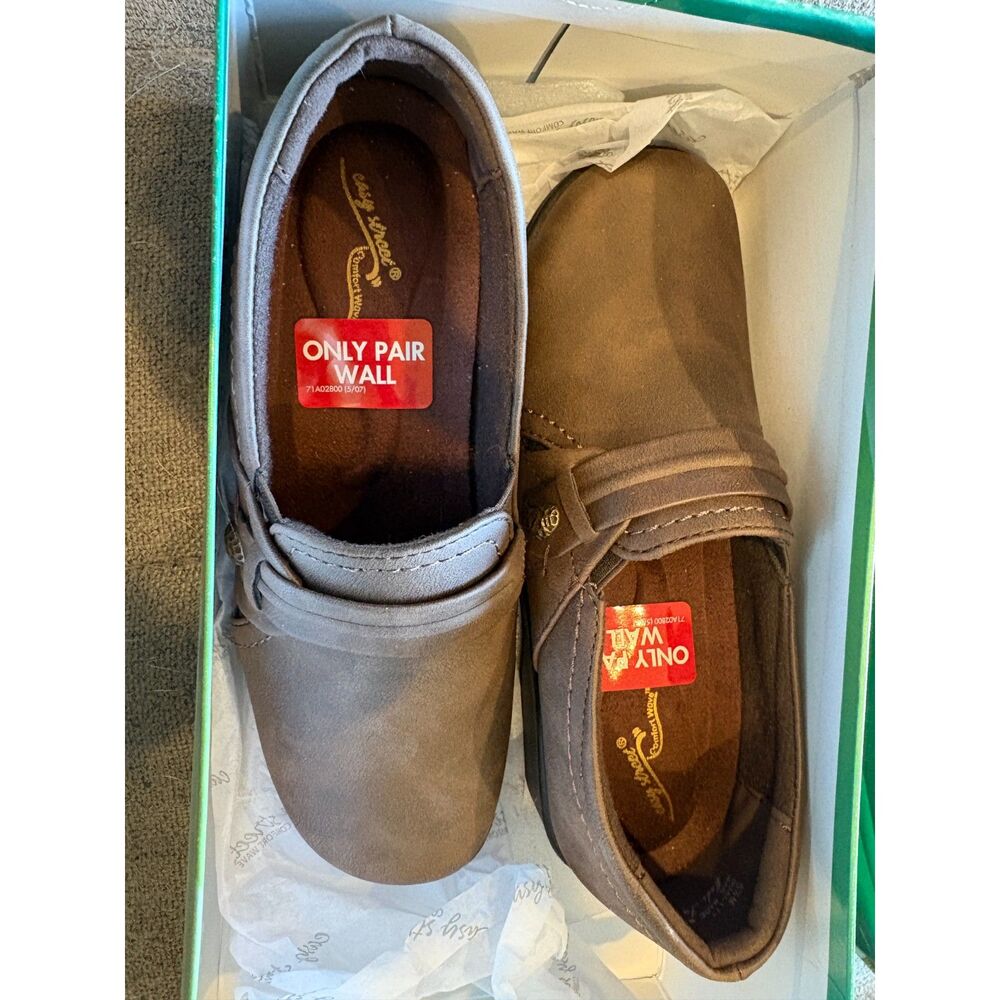New In Box Easy Street "Fargo" Comfort Wave Slip-On Shoes